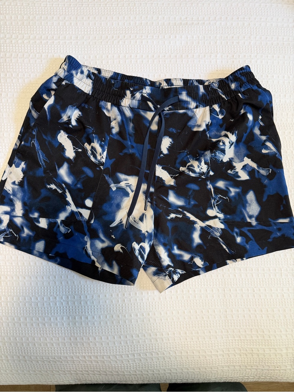 Lululemon men’s shorts size large